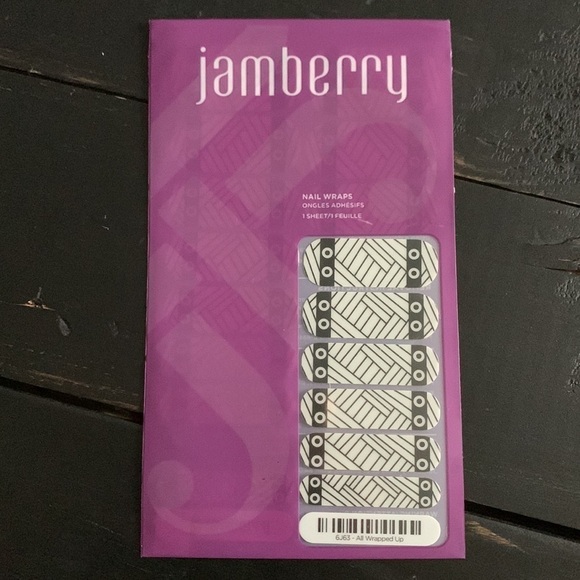 JAMBERRY Glow in the Dark Halloween Mummy Nail Wraps - All Wrapped Up - Picture 5 of 13